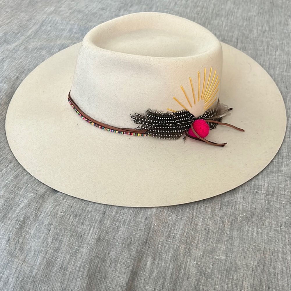 Lovelybird felt hat size medium